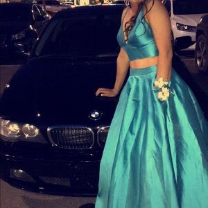 Sherri hill turquoise prom dress.